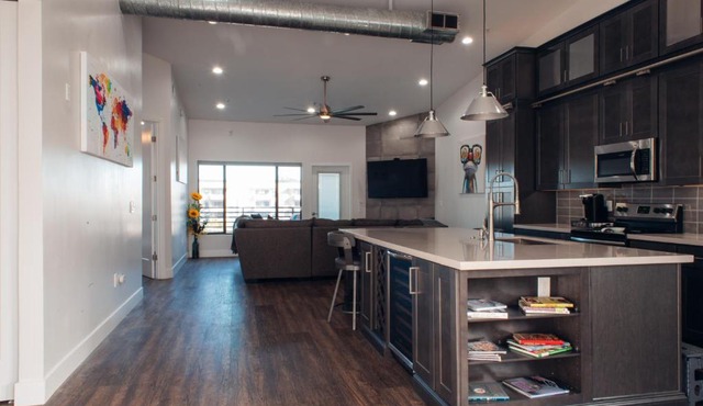 Upscale Fully Renovated Biltmore Penthouse in Phoenix