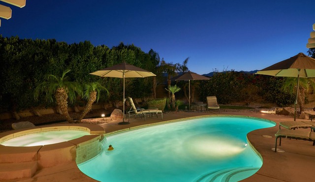 Upscale Quiet Luxury Living In Palm Desert! CLOSE to Shopping Golf ⛳️ in Palm Desert