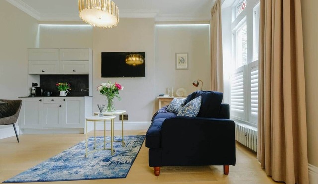 Victorian Charm in Cotham | Free Parking in Bristol