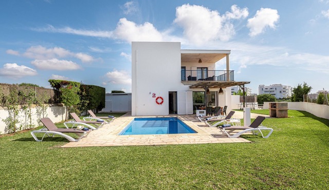 Villa "Ca na Magdalena" with Mountain View, Private Pool & Wi-Fi in Santanyi