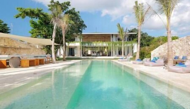 Villa Seascape | Luxury 5BR Beachfront w/15m Pool & Staff in Lembongan Island
