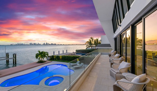 Villa Violette by Sobevillas-Enjoy the Breathtaking Open Bay Views in North Bay Village