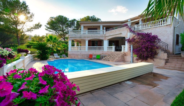Villa with Pool small sea view/1km from the beach in Saint-Aygulf