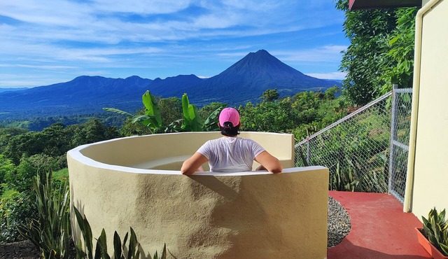 Villas Altos del Arenal Private pool, air conditioning, volcano view in Monterrey