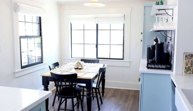 Walkable Historic Downtown Retreat Near Windmill Winery & Outdoor Adventure in Florence