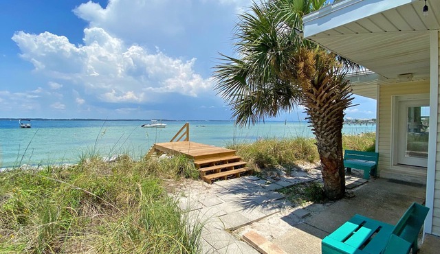 Waterfront 3 Bed/2 Bath Pet Friendly Home with gorgeous views! in Pensacola Beach