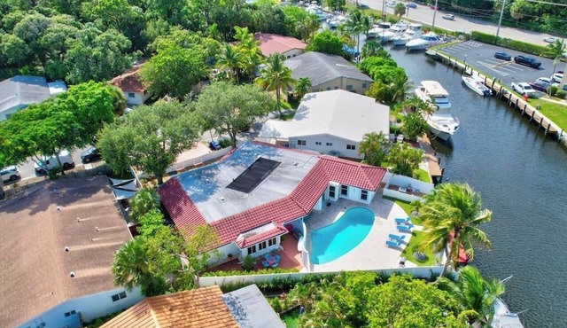 Waterfront Haven! 4BR/2.5BA + Solar Heated Pool in Fort Lauderdale