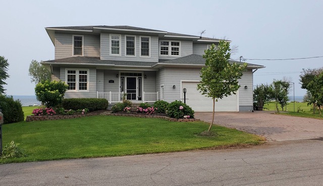 Waterfront Oneida Lake Gem House in Bridgeport