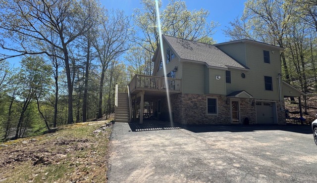 Welcome to On the Rocks a charming retreat located near Lake Wallenpaupack in Lake Ariel
