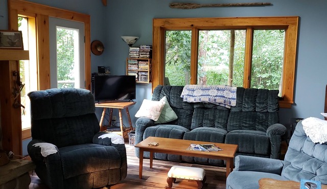 WELCOME! WE ARE PET FRIENDLY. in Keuka Park