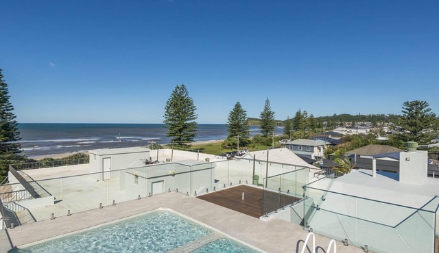 Wintersview 2 - Beachfront Apartment with Rooftop Pool in Lennox Head