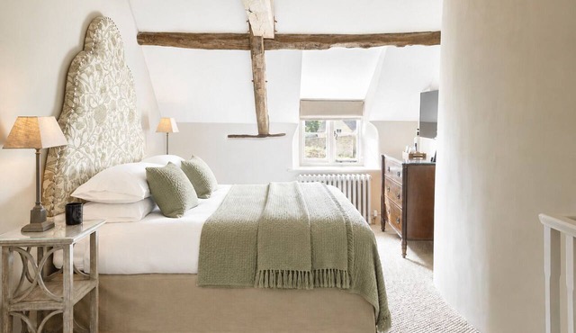 Yew Tree | Luxury Cotswold Cottage | Sleeps 6 in Southrop