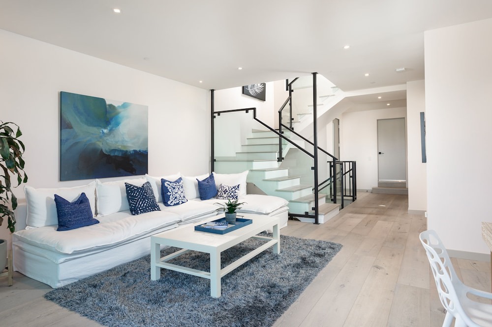 Photo of Livingroom in Corona del Mar