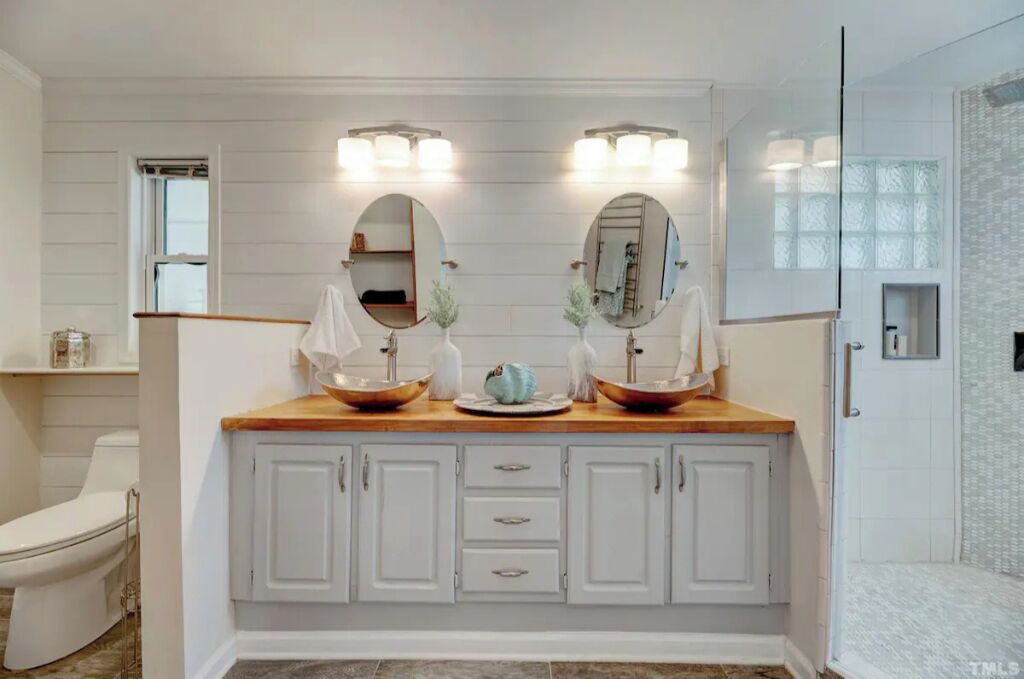 Photo of Bathroom in Kipling