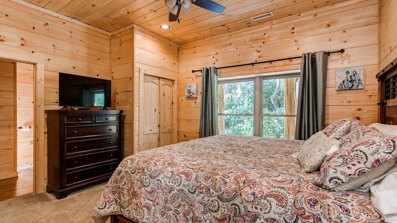 Photo of Bedroom in Black Mountain