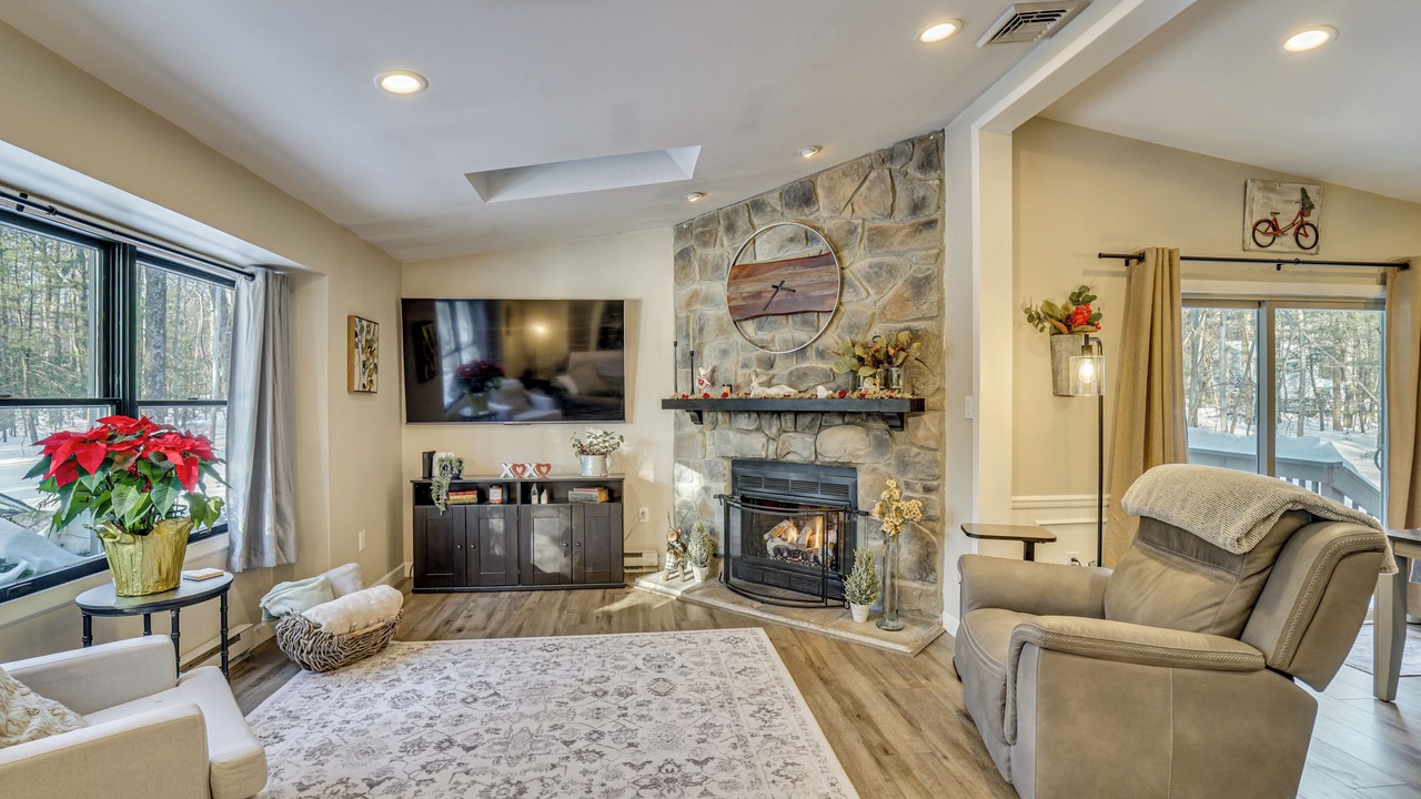 Photo of Livingroom in Saylorsburg