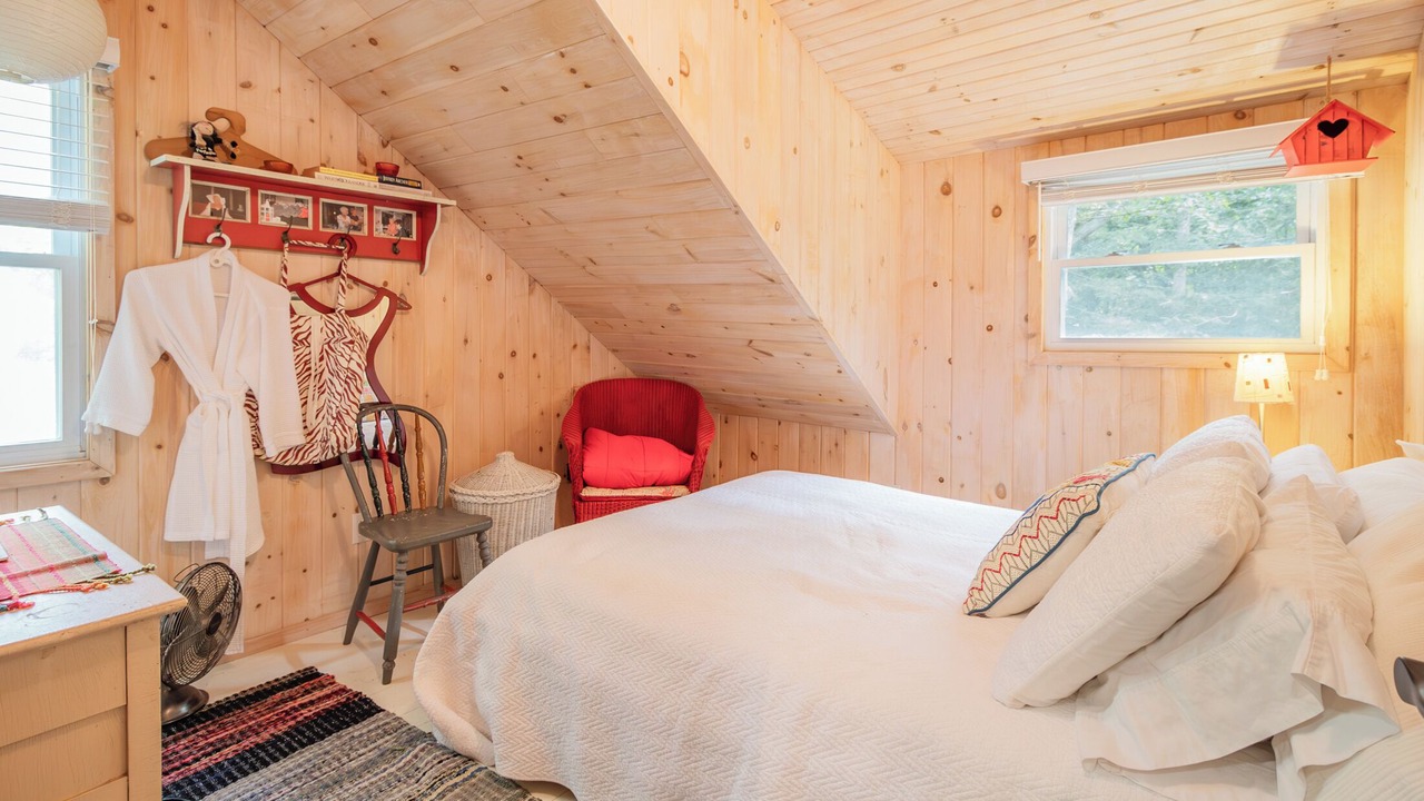 Photo of Bedroom in Grand Bend