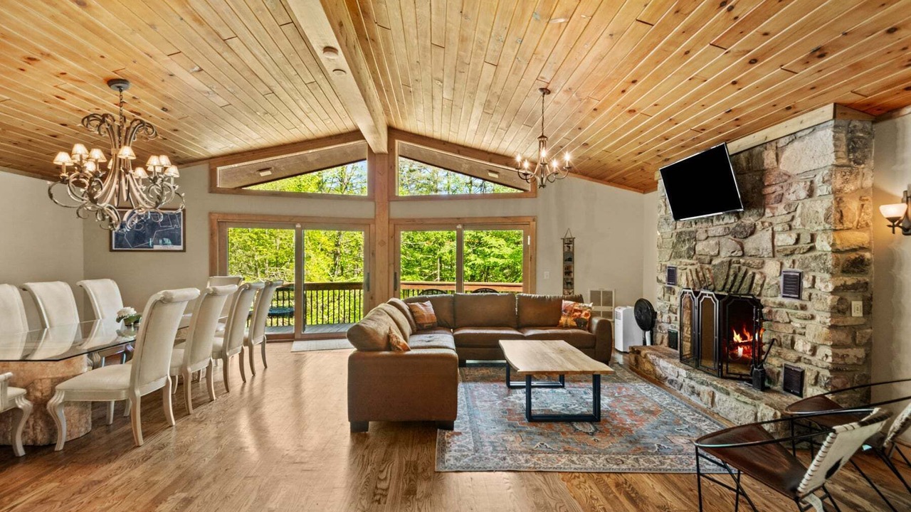 Photo of Livingroom in Elk Park
