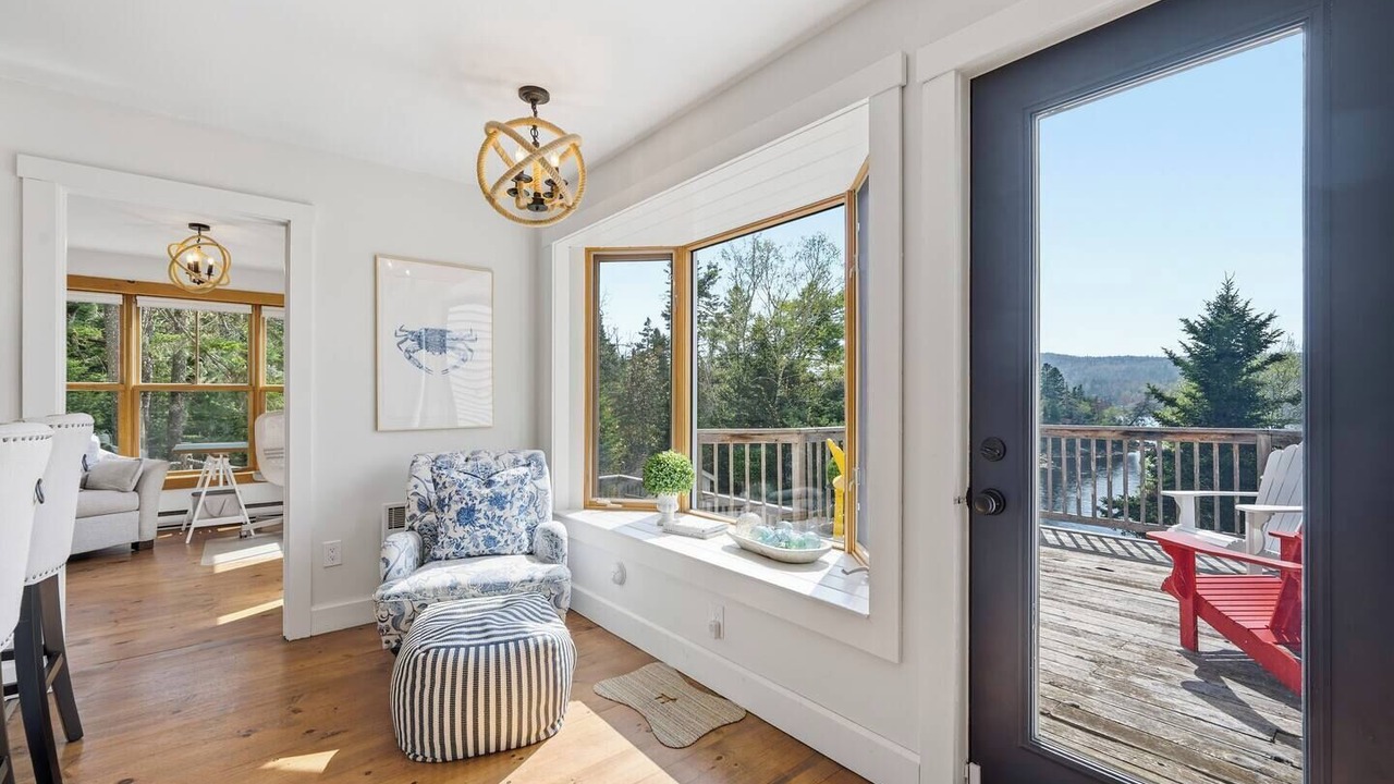 Photo of Livingroom in Todds Island