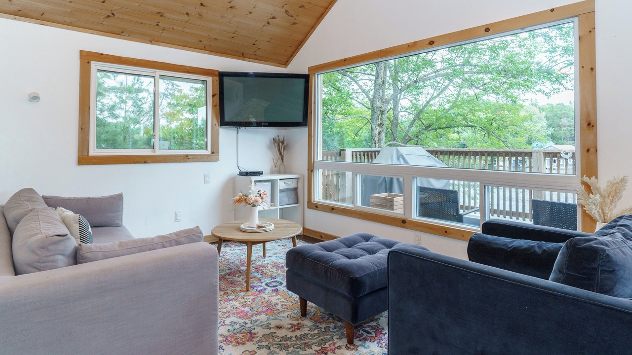 Photo of Livingroom in Port Carling