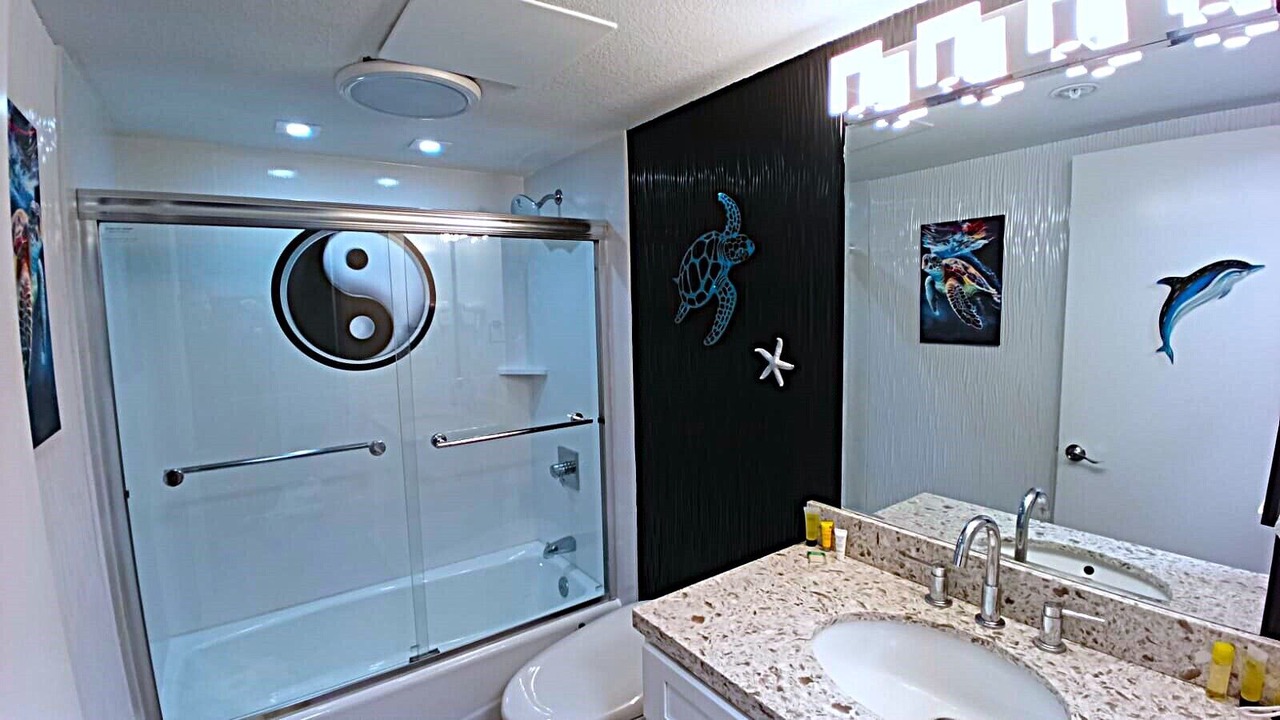 Photo of Bathroom in Waikiki