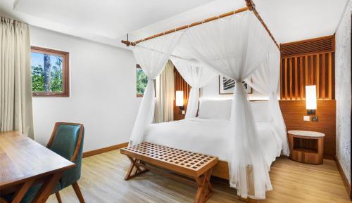 Deluxe Ocean View Suite