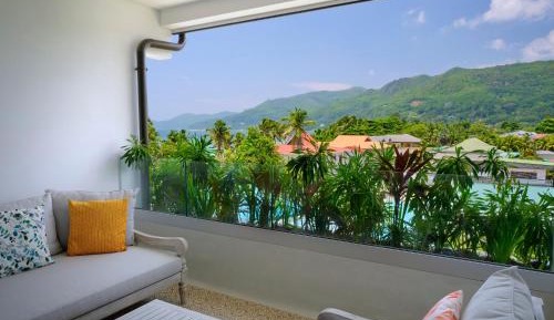 Deluxe Guest Room, 1 King, Mountain View, Balcony