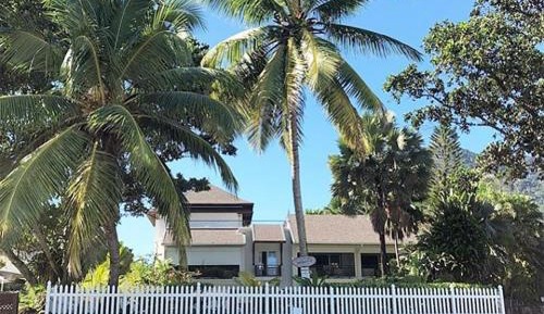 Luxury One Bedroom Beachfront Apartment
