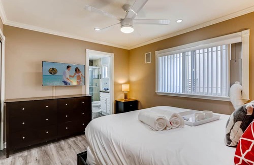 Santa Ana Heights House | Awesome Family Friendly Beach Home - 1 Block To Ocean - 3BR/2BATH - Self Check In! (C1)