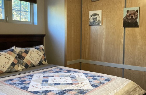Trinidad Cabin | Cozy Tiny House Escape with jaw dropping mountain and lake view Perfect for two!