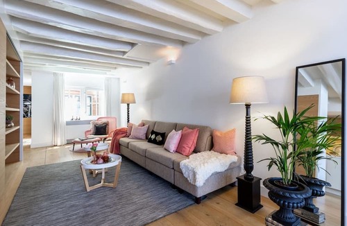 Jordaan Apartment | Beautiful large apartment at one of the most desirable locations on the famous Prinsengracht.
