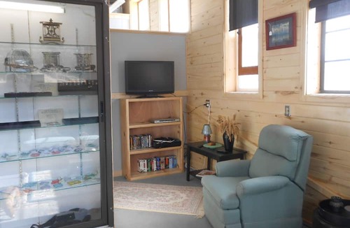 Gardner House | Badito Guesthouse - Hiking out the door Nearby lakes Golf & Fishing Mtn Views
