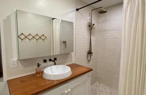 West Ashley House | Monthly Rental Well Appointed Cottage in the Heart of WA near DT Chs & Beaches.