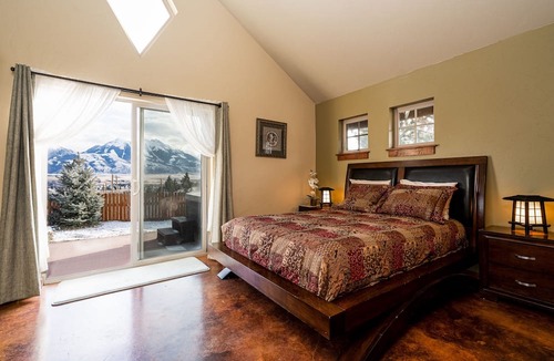 Emigrant Cabin | Adorable Montana Cabin by Yellowstone!