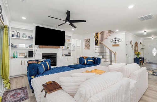 Hayes House | Luxurious 5-bedroom house with swim-spa, fitness&weight room, game room, & more!