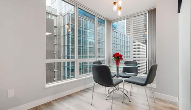 Downtown Vancouver 2 Bedroom 2 bathroom Condo with Views in Coal Harbour in Vancouver