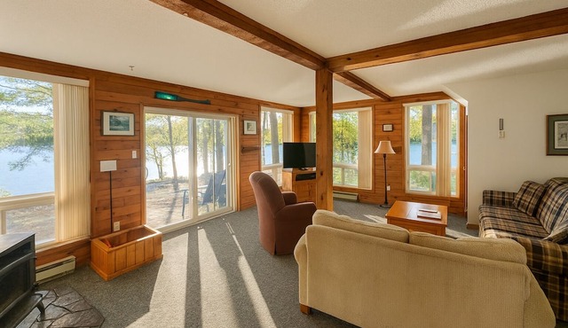 Sunny Point Resort Cottages and Inn in Seguin