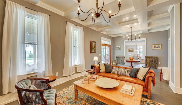 Spacious Vintage Gem w/Sunroom in Manistee! in Manistee