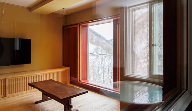 Shigakogen Milky Hot Spring Keikokunoyu in Yamanouchi