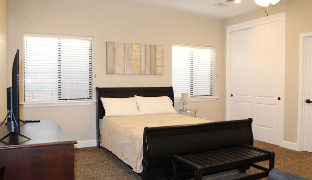 The Mohave Fort: Pool & Patio in Fort Mohave