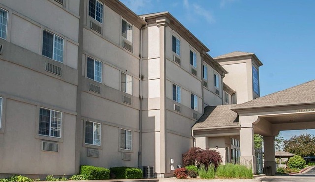 Sleep Inn & Suites Lake of the Ozarks in Camdenton
