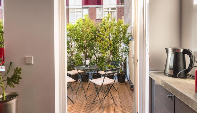 Luxury Long Stay Apartment with canal view located in the historic old center of Amsterdam. in Amsterdam