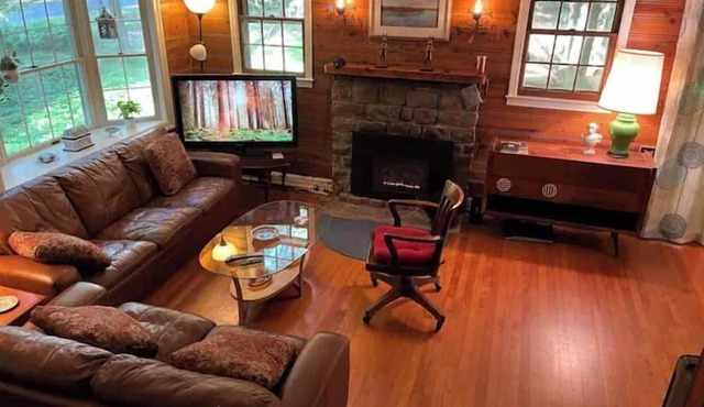Classic Pocono Mountain Cottage in Split Rock in Lake Harmony
