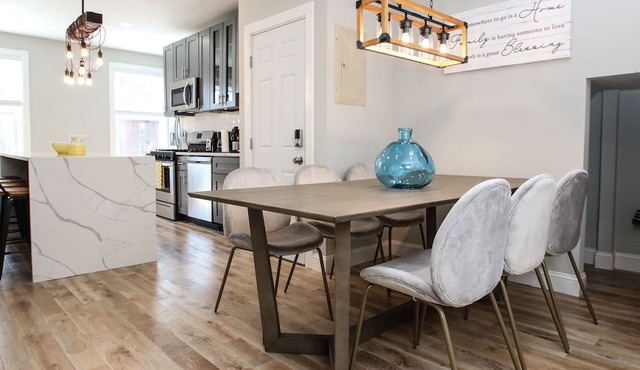 Stunning 5BDR-5BTH Duplex w/Outdoor Space Sleeps16 in Philadelphia