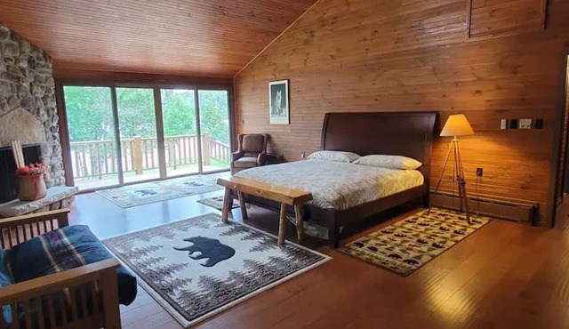 Waterfront, dock, woods, spacious, very private! in Saranac Lake