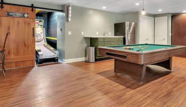 Private Boat Slip, LakeFront, Hot Tub, Skee Ball in Lakeville