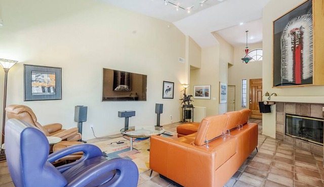 Pet Friendly Spacious Home in the Gated Community of The Golf Villas - in Tucson