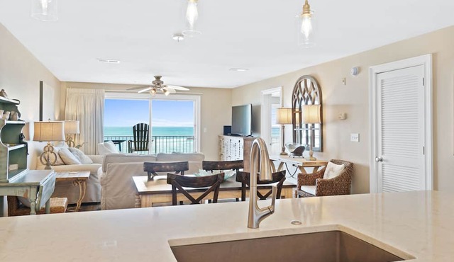 Crystal Dunes 205 - Beachfront, Pool, Hot Tub, Destin, Family FAV! in Destin