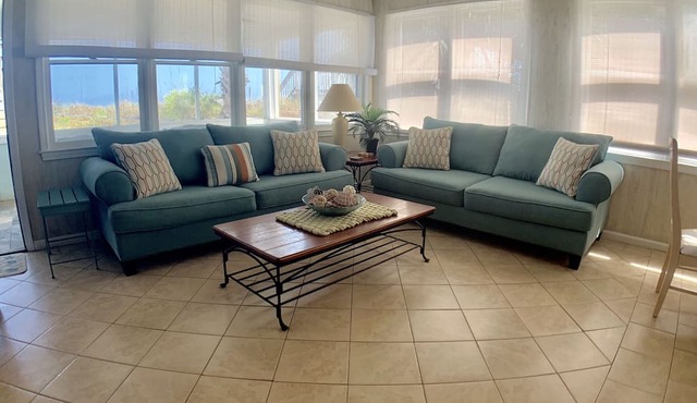 Almost Heaven OCEANFRONT D Toes In The Sand Directly on BEACH Pets OK in Surfside Beach