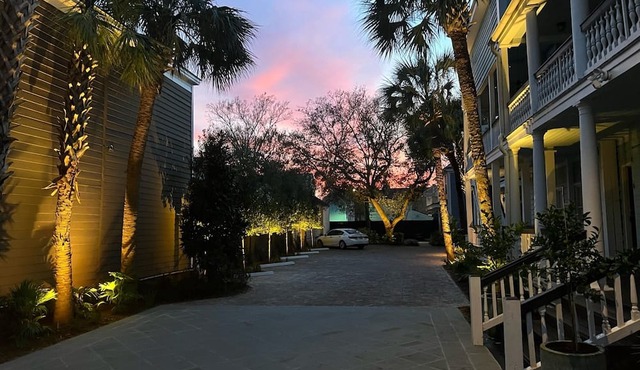 AWESOME PROPERTY, GREAT DOWNTOWN CHARLESTON LOCATION! Sleeps 10 in Charleston